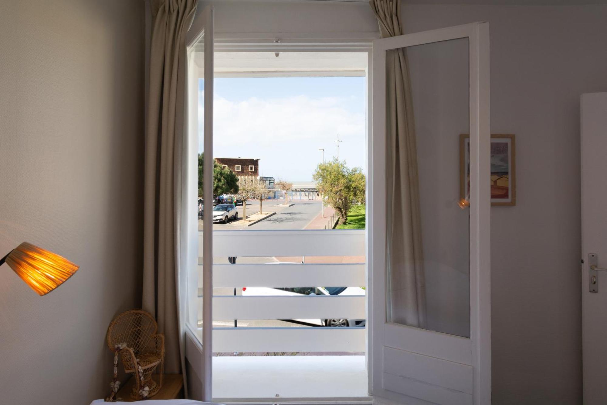 Hotel De La Plage กูร์เซิล-โซร์-แม ภายนอก รูปภาพ