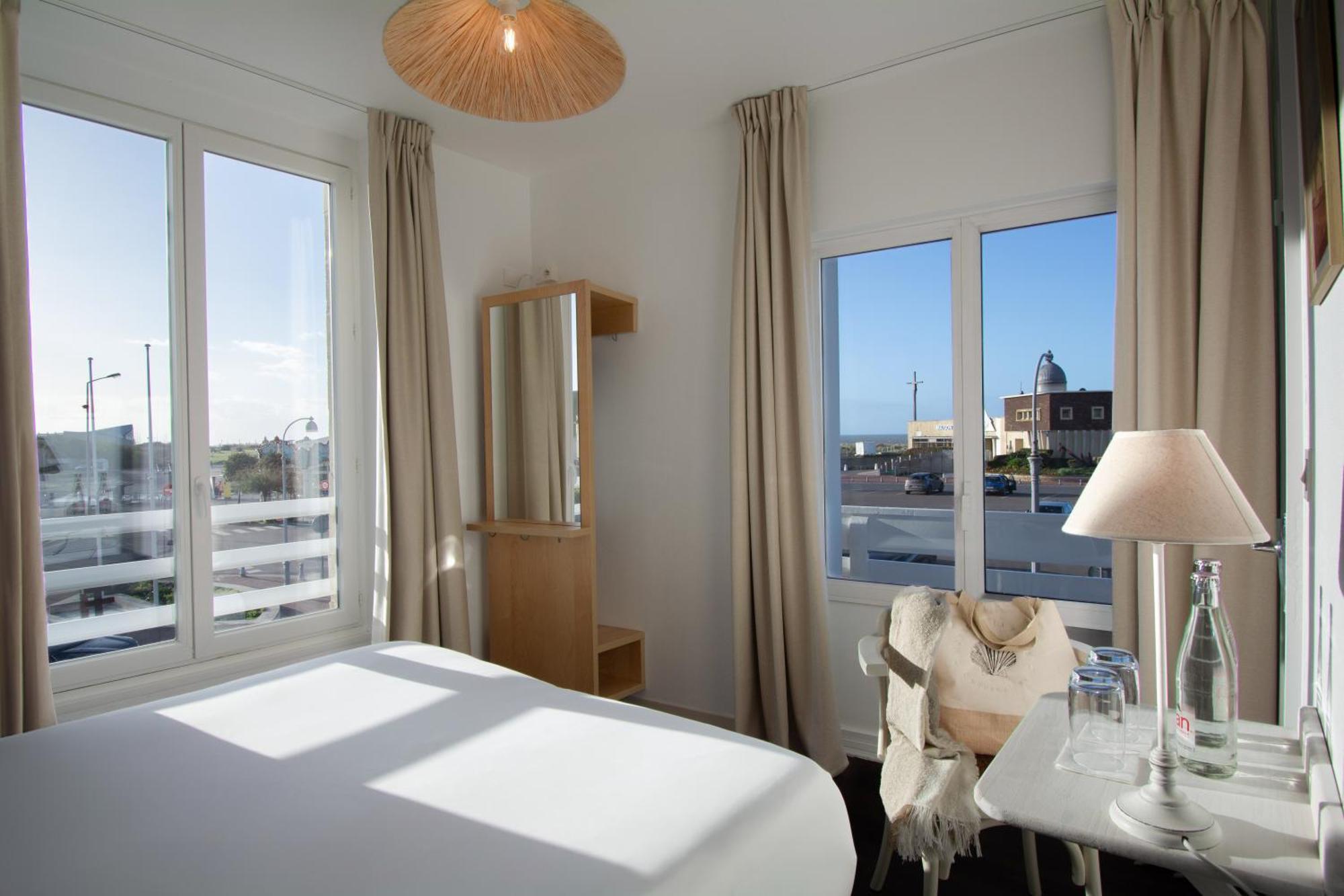 Hotel De La Plage กูร์เซิล-โซร์-แม ภายนอก รูปภาพ